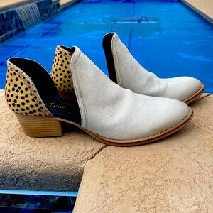 DibaTrue Booties size 10 not on sale